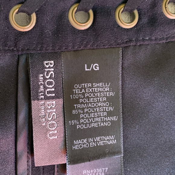 Black cowgirl style vest with fringe - Picture 7 of 7